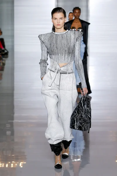 Look 25
